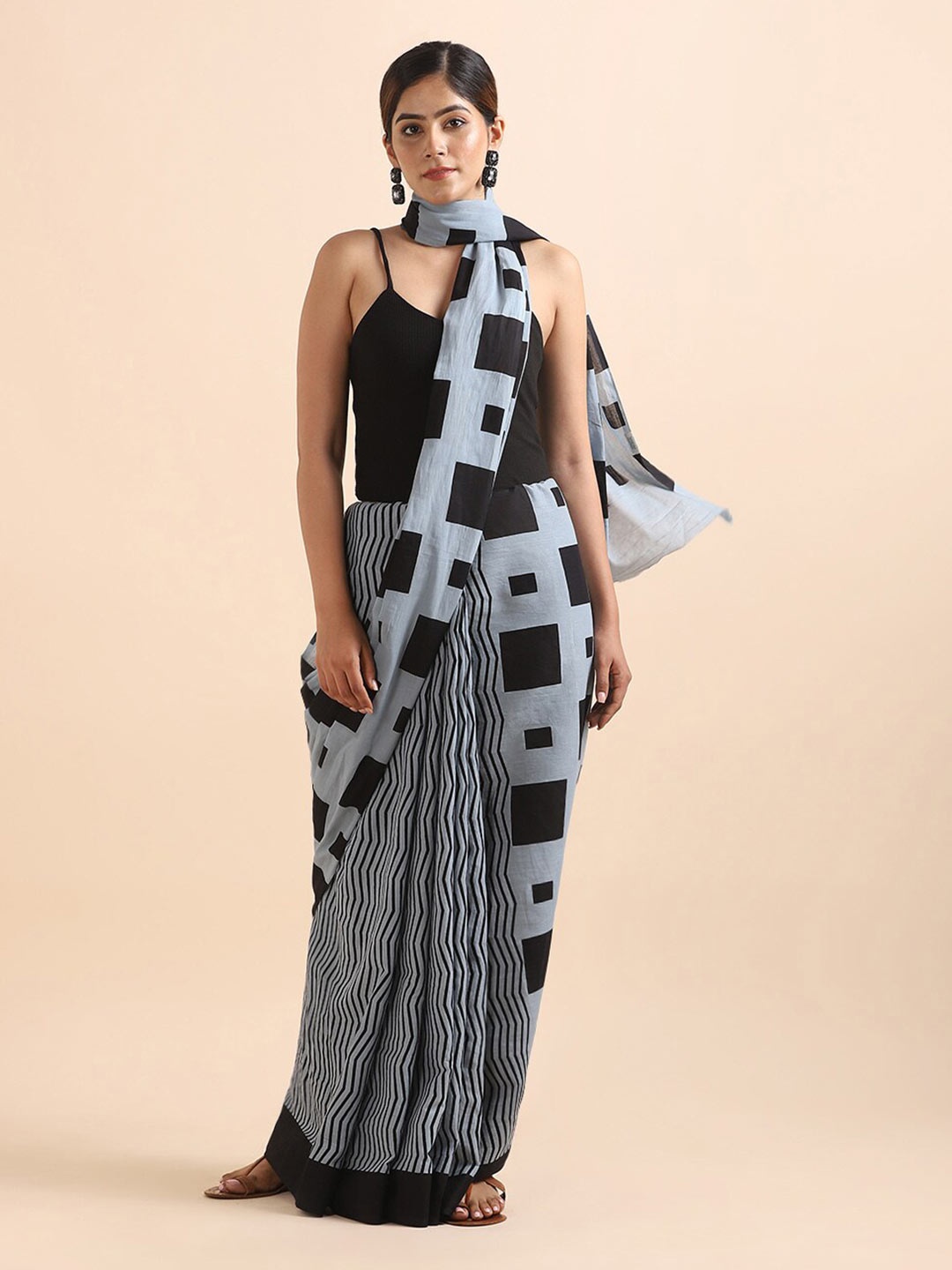 

Taneira Grey & Black Pure Cotton Saree