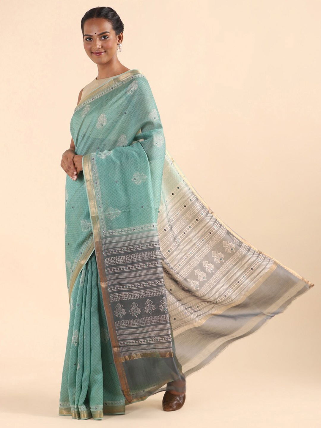 

Taneira Green & Off White Ethnic Motifs Embroidered Silk Cotton Saree