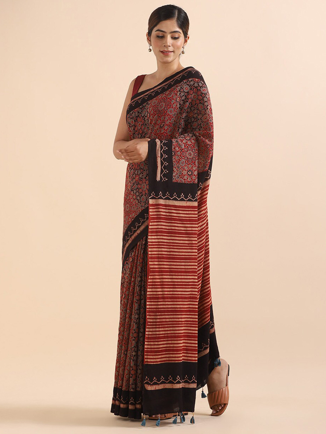 

Taneira Red & Black Ethnic Motifs Pure Cotton Block Print Saree