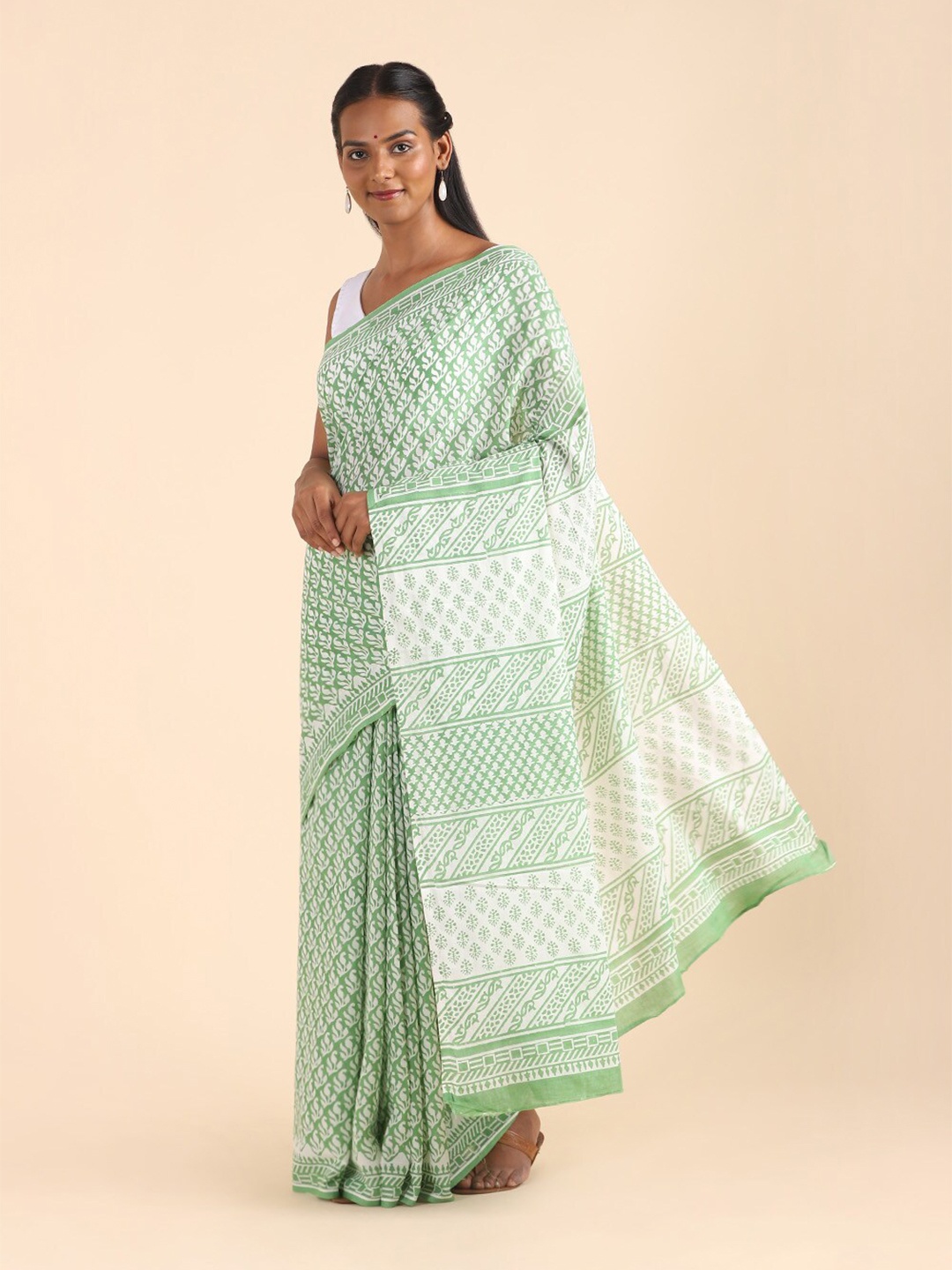 

Taneira Green & White Floral Pure Cotton Block Print Saree