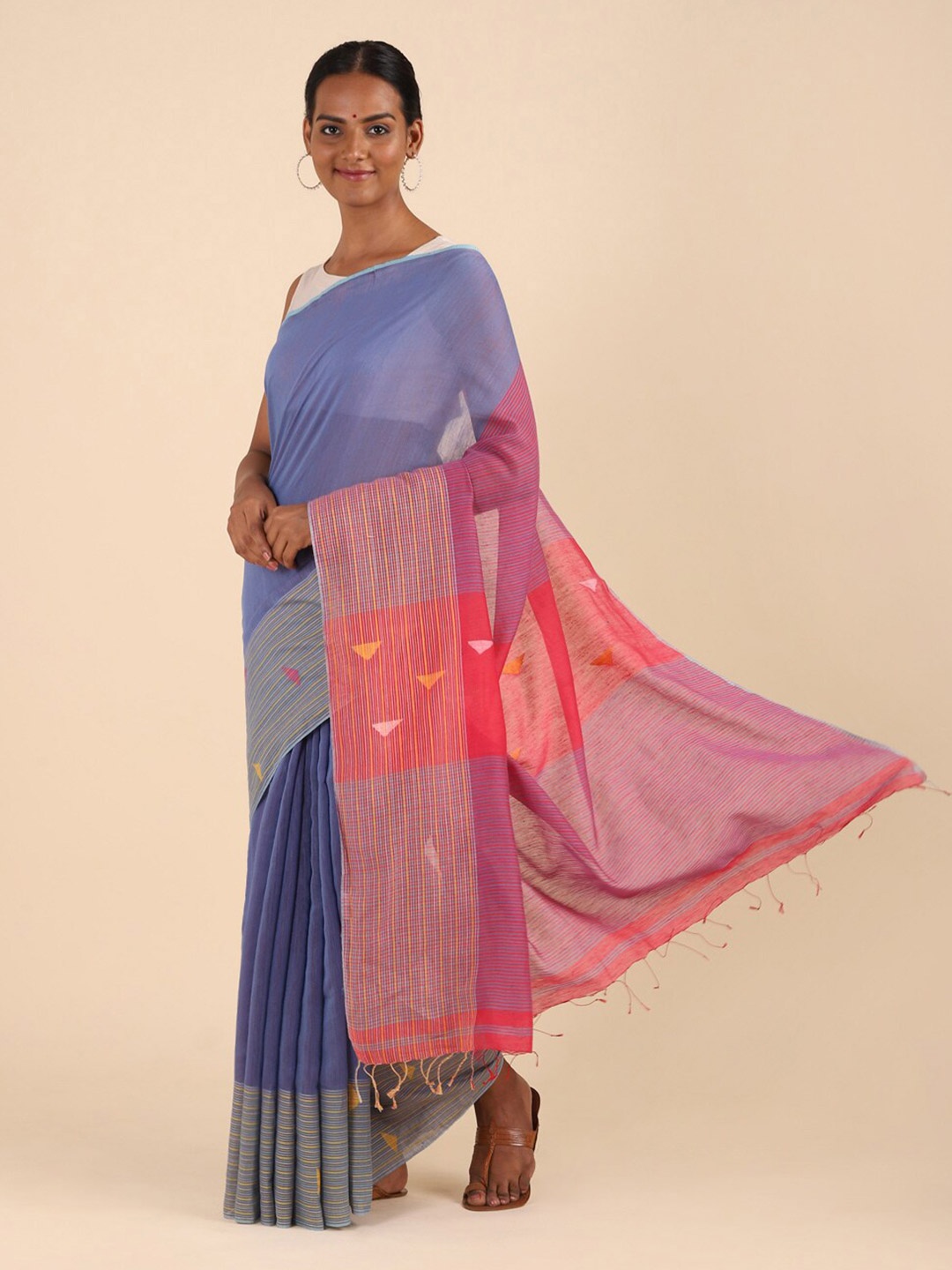 

Taneira Blue & Pink Silk Cotton Jamdani Saree With Unstitched Blouse Piece
