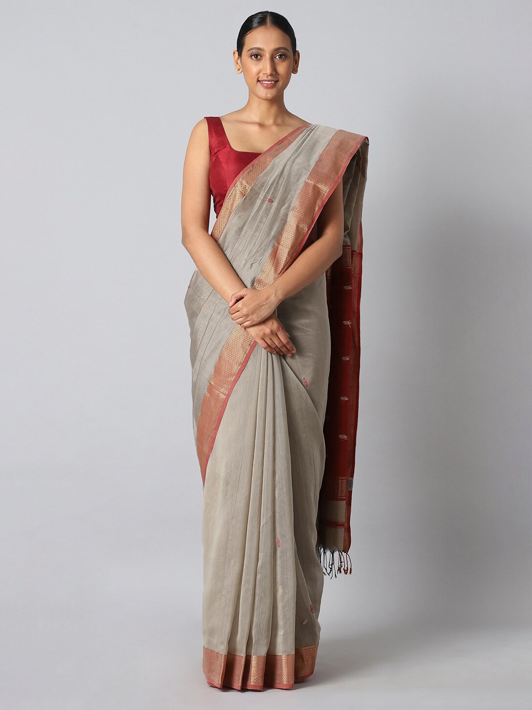 

Taneira Women Grey & Red Zari Silk Cotton Maheshwari Saree