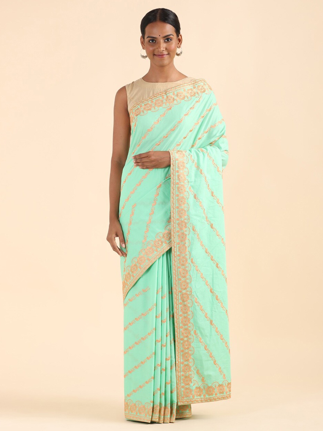 

Taneira Light Green & Gold-Toned Floral Embroidered Pure Cotton Saree