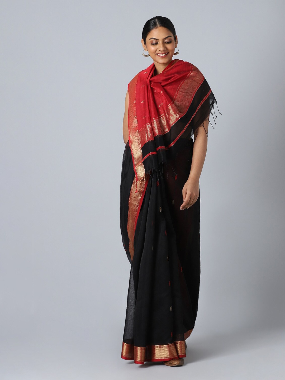 

Taneira Black & Red Woven Design Zari Silk Cotton Maheshwari Saree
