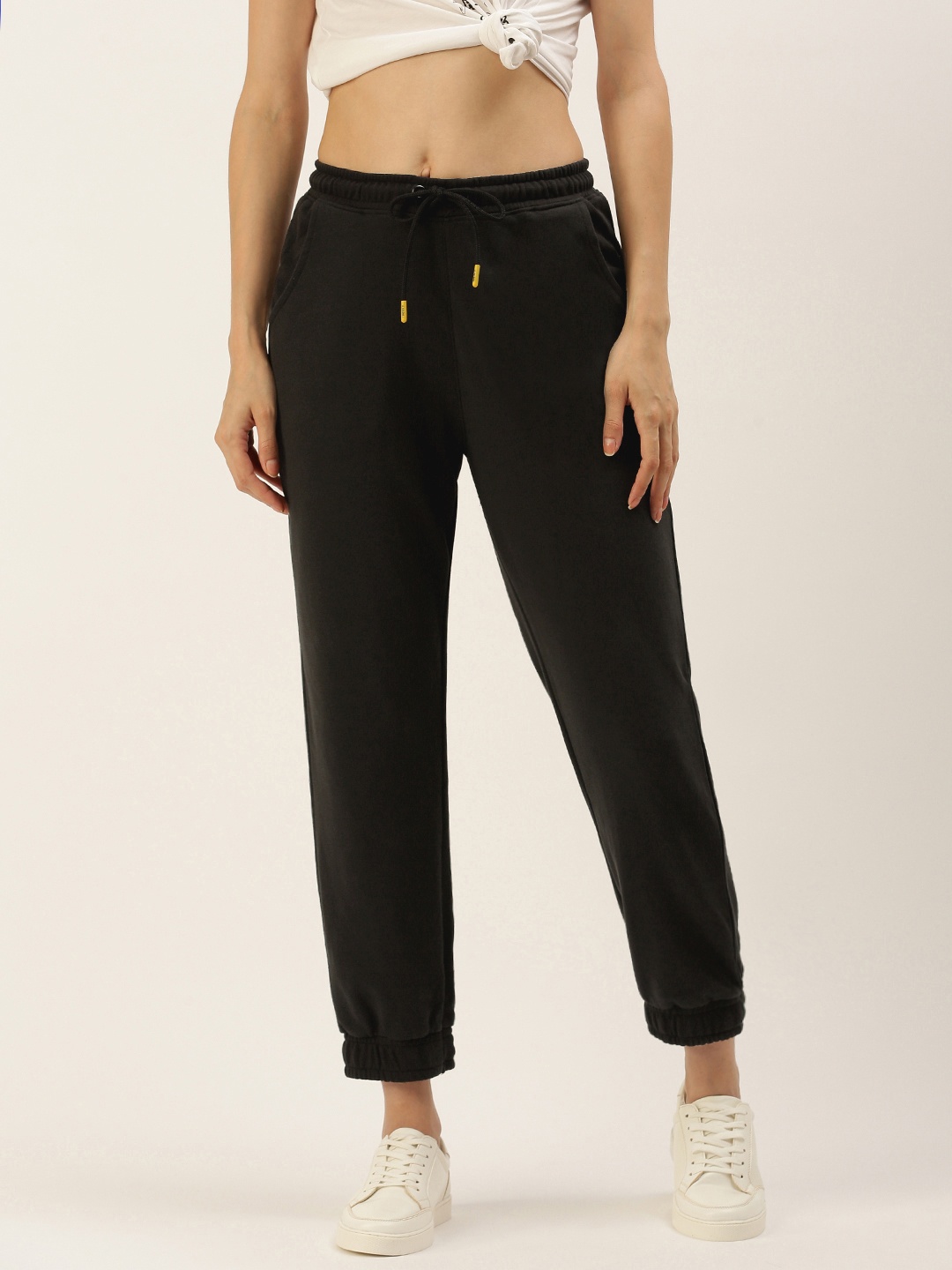 

FOREVER 21 Women Black Solid Regular Fit Joggers