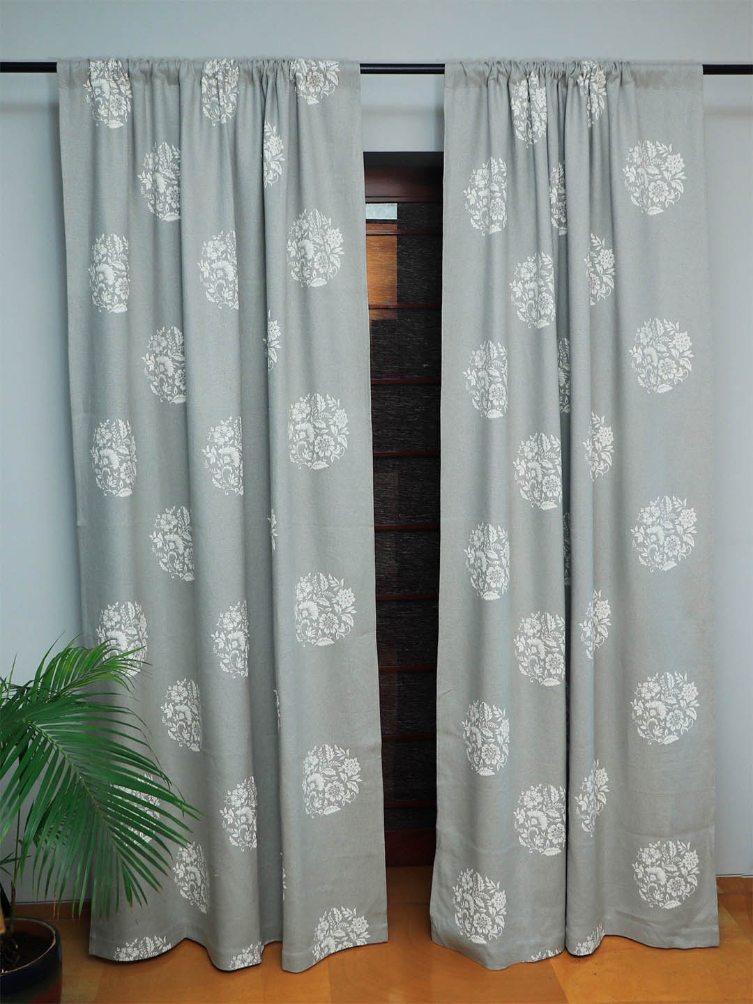 

ZEBA Grey & White Floral Printed Single Door Curtain