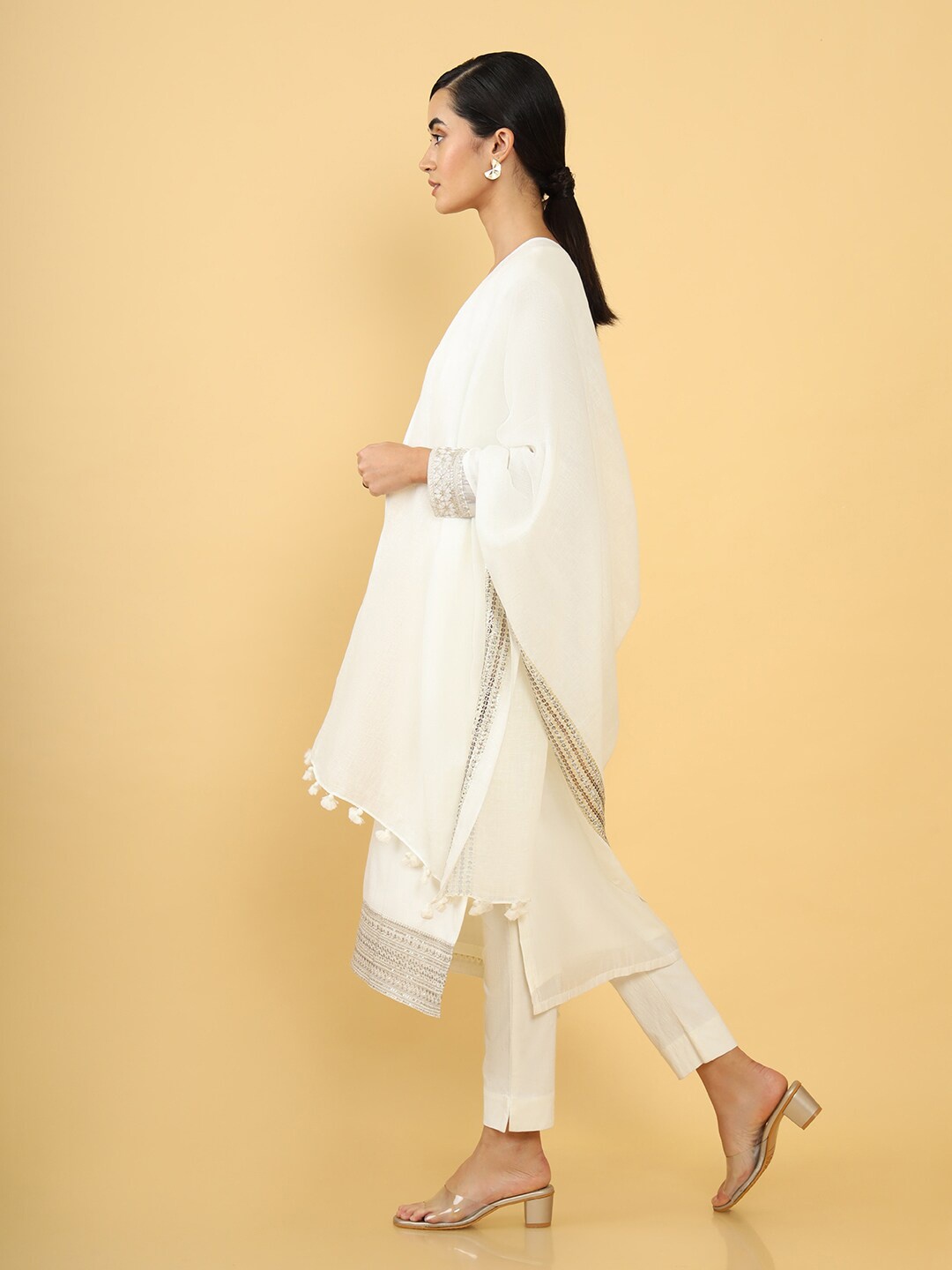 

Soch Off White & Gold-Toned Linen Dupatta