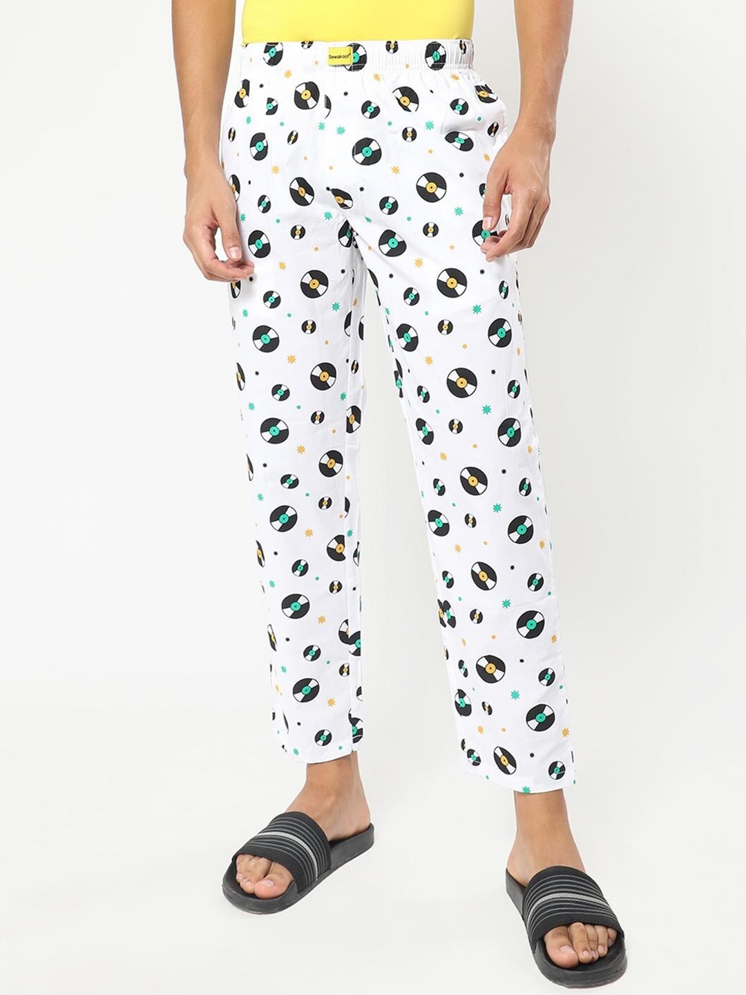

Bewakoof Men White & Black Printed Lounge Pants