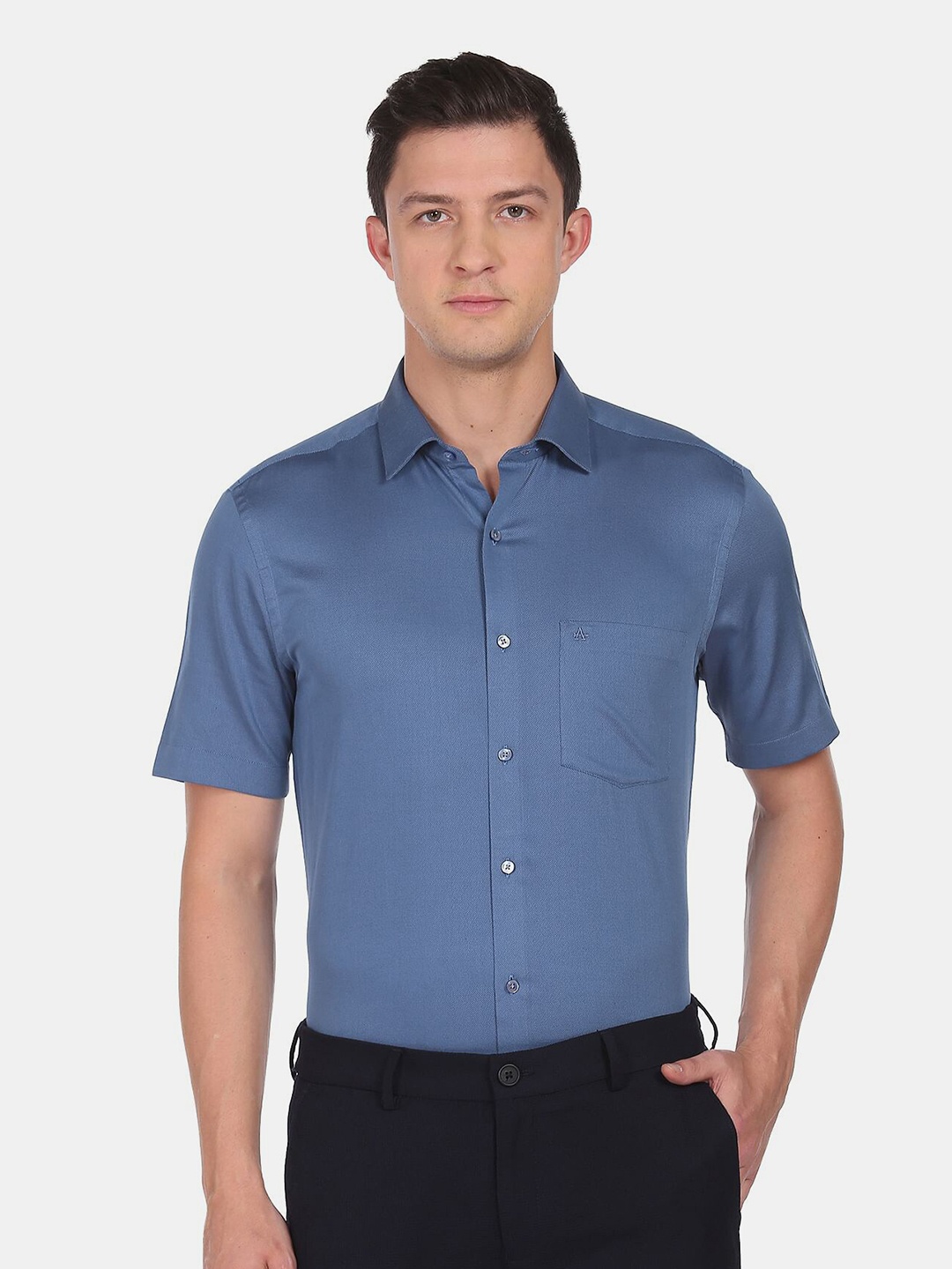 

Arrow Men Blue Formal Solid Shirt