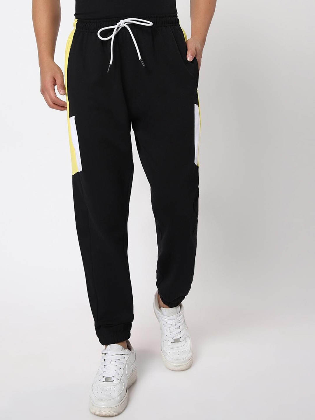

Bewakoof Men Black Solid Relaxed Fit Joggers