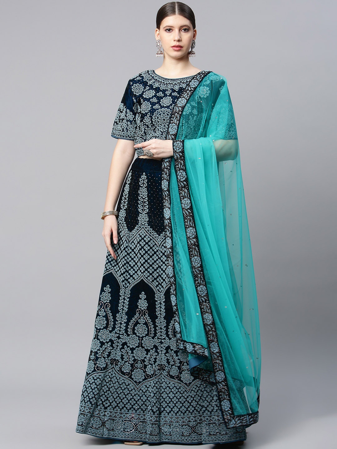 

CAMPAIGN TRENDS Navy Blue & Silver-Toned Semi-Stitched Lehenga & Unstitched Blouse