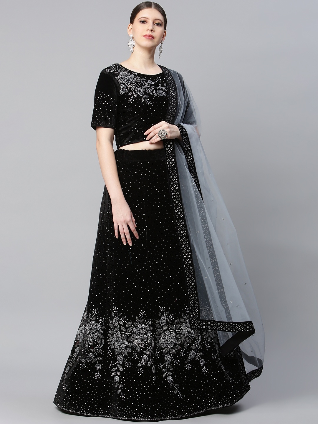 

CAMPAIGN TRENDS Black & Silver-Toned Semi-Stitched Lehenga & Unstitched Blouse & Dupatta