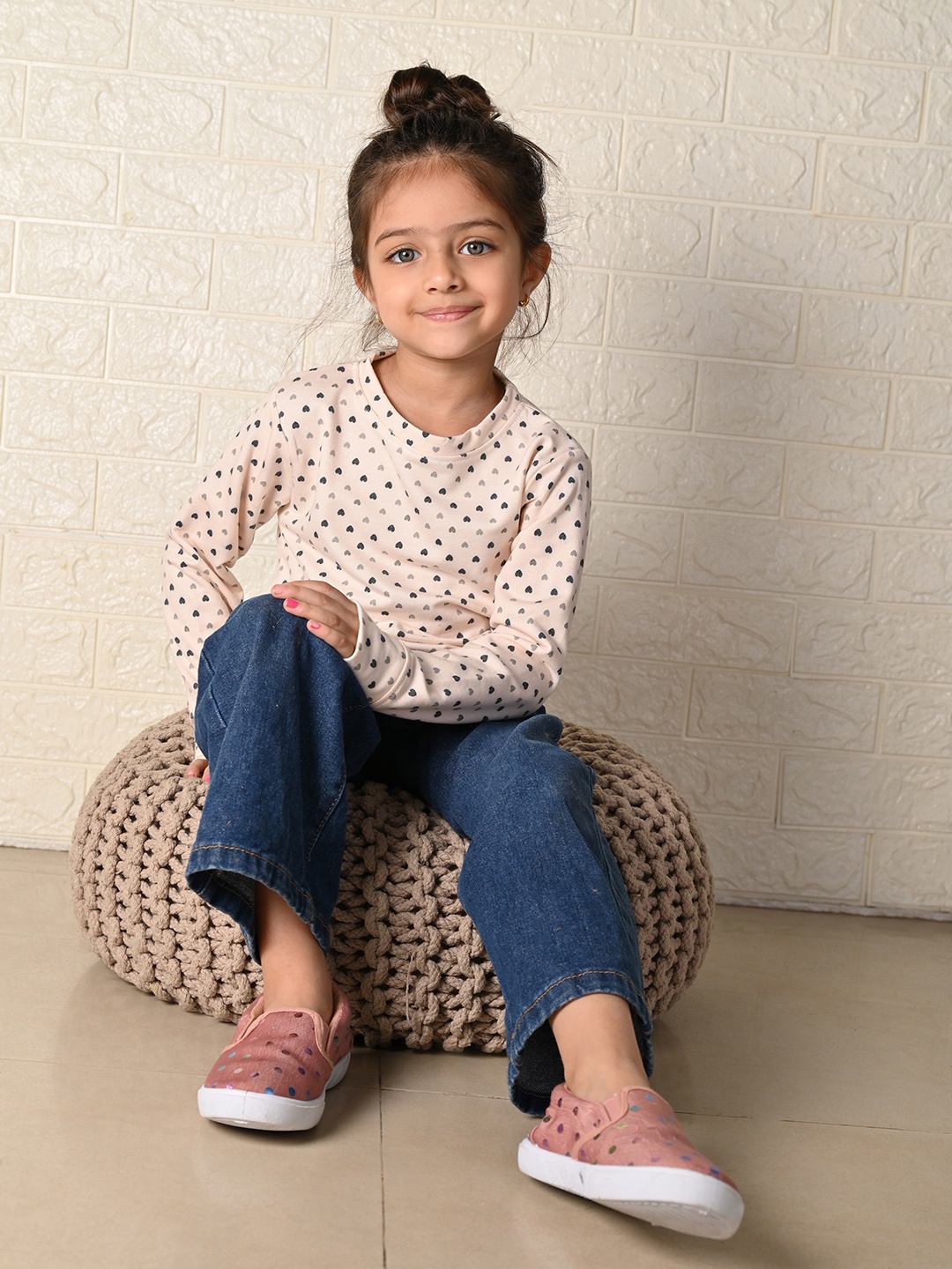 

LilPicks Girls Pink Printed Fleece Sweatshirt