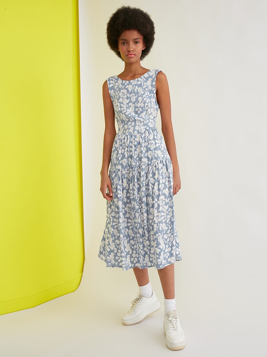 

Trendyol Blue & White Floral Midi Dress