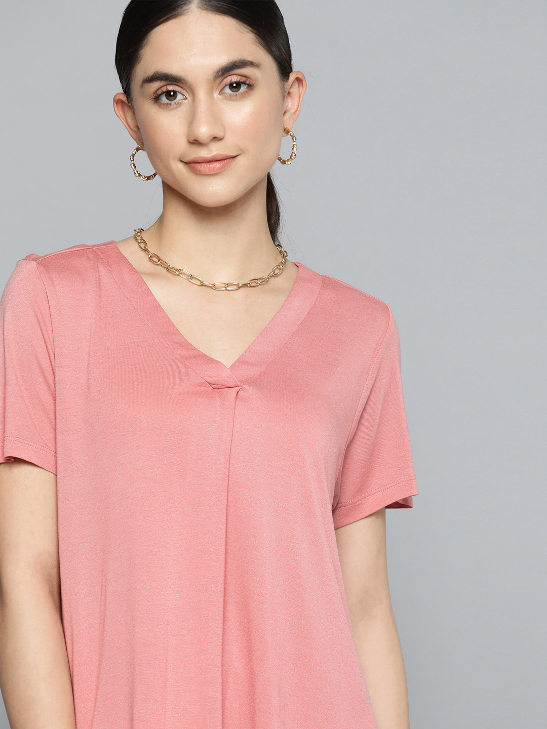 

Chemistry Women Dusty Pink Solid V-Neck T-shirt, Rose