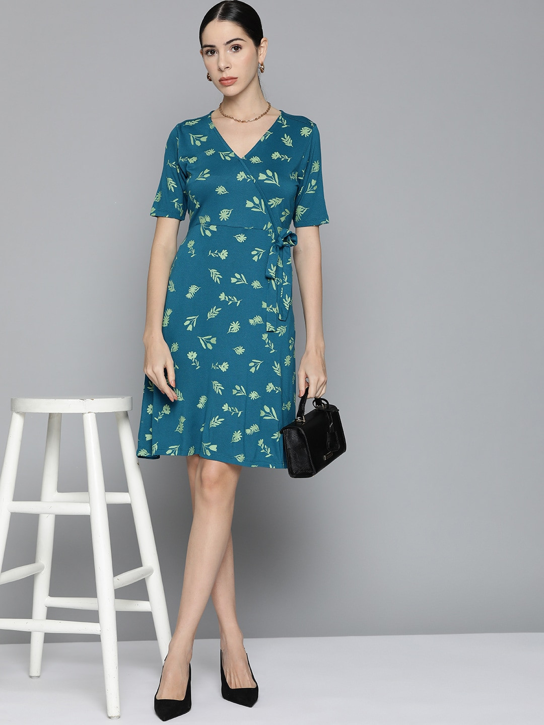 

Chemistry Women Teal Blue & Green Foliage Print Fit and Flare Knitted Dress