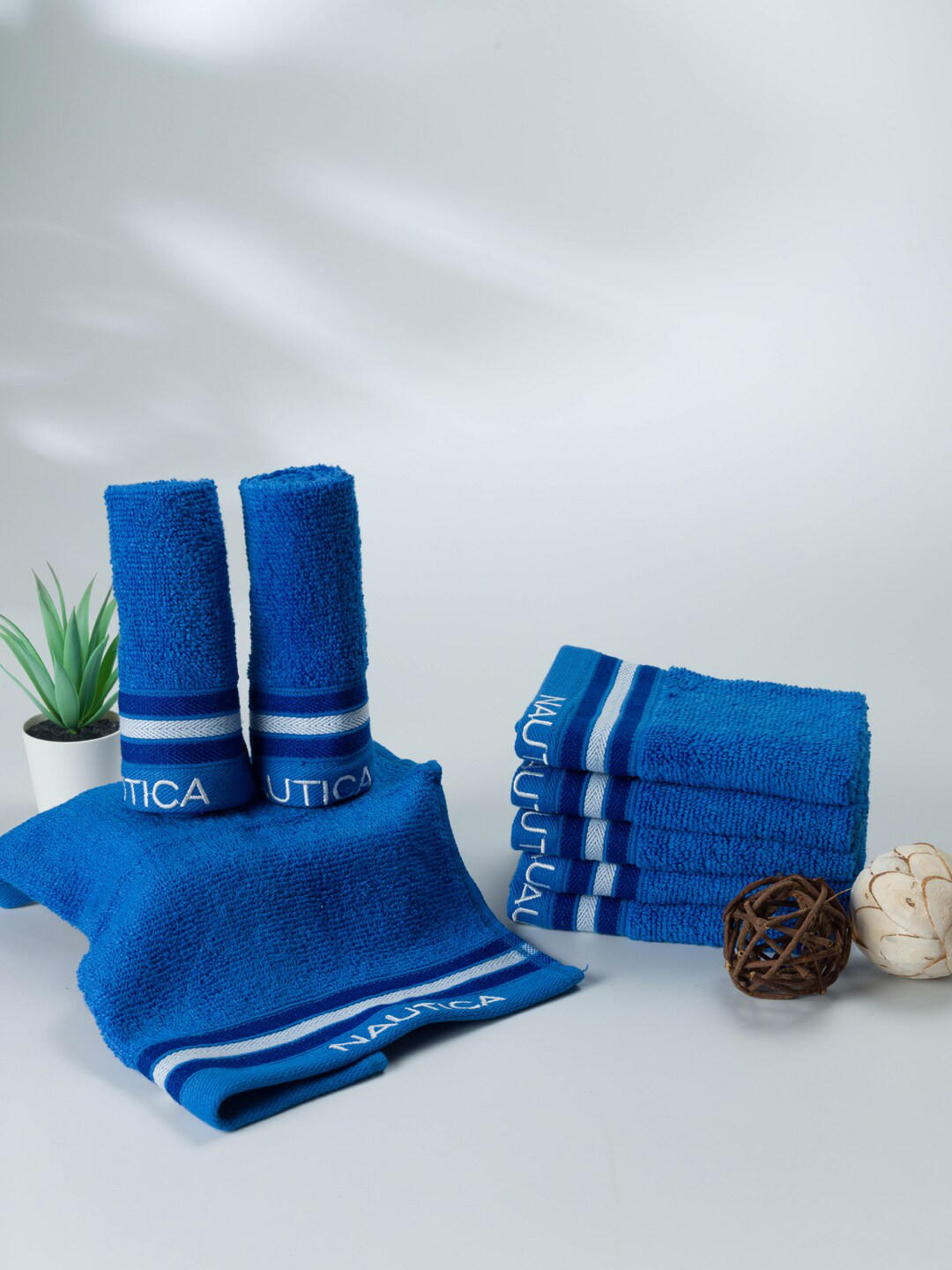 

Nautica Set Of 4 Blue Solid 500 GSM Pure Cotton Face Towels