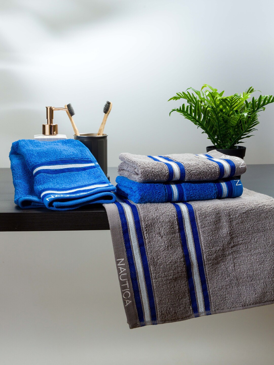 

Nautica Set of 4 Grey & Blue Pure Cotton 500 GSM Hand Towels