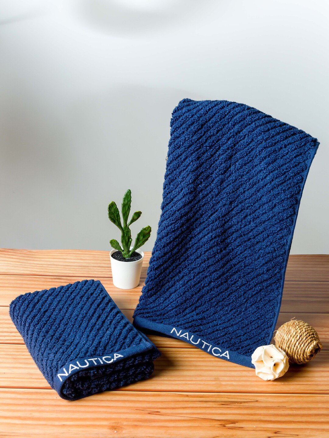 

Nautica Set Of 2 Navy Blue Solid Pure Cotton 600 GSM Hand Towels