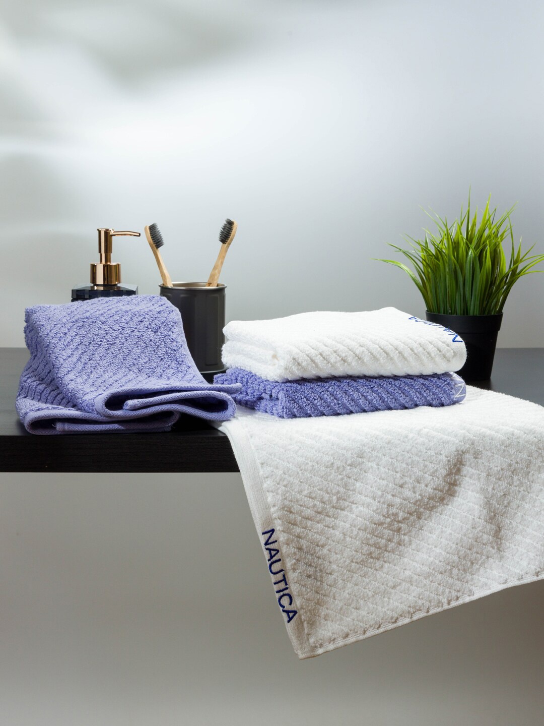 

Nautica Set Of 4 White & Lavender Solid 600 GSM Pure Cotton Hand Towels