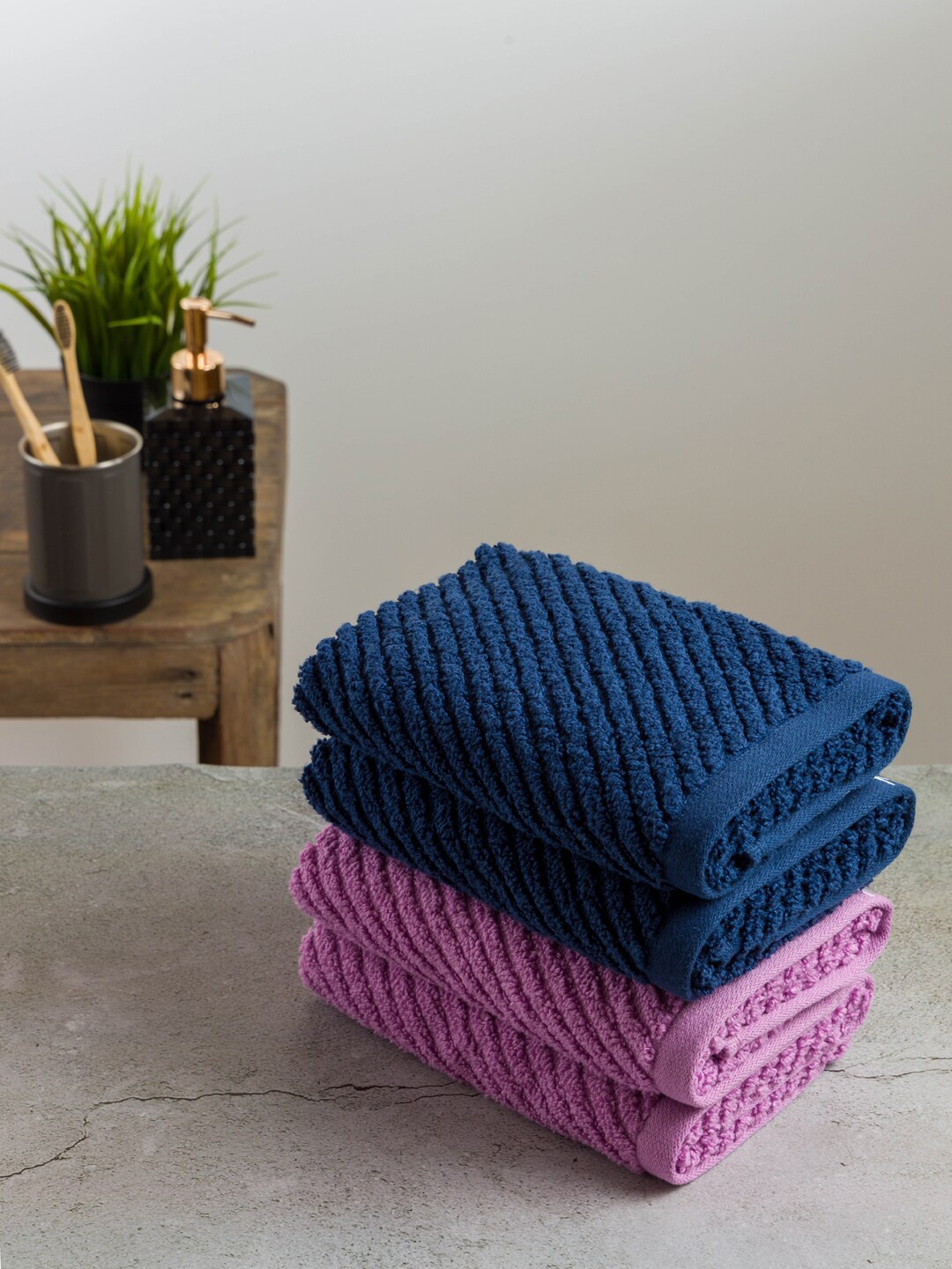 

Nautica Set Of 4 Solid 600 GSM Pure Cotton Hand Towels, Navy blue