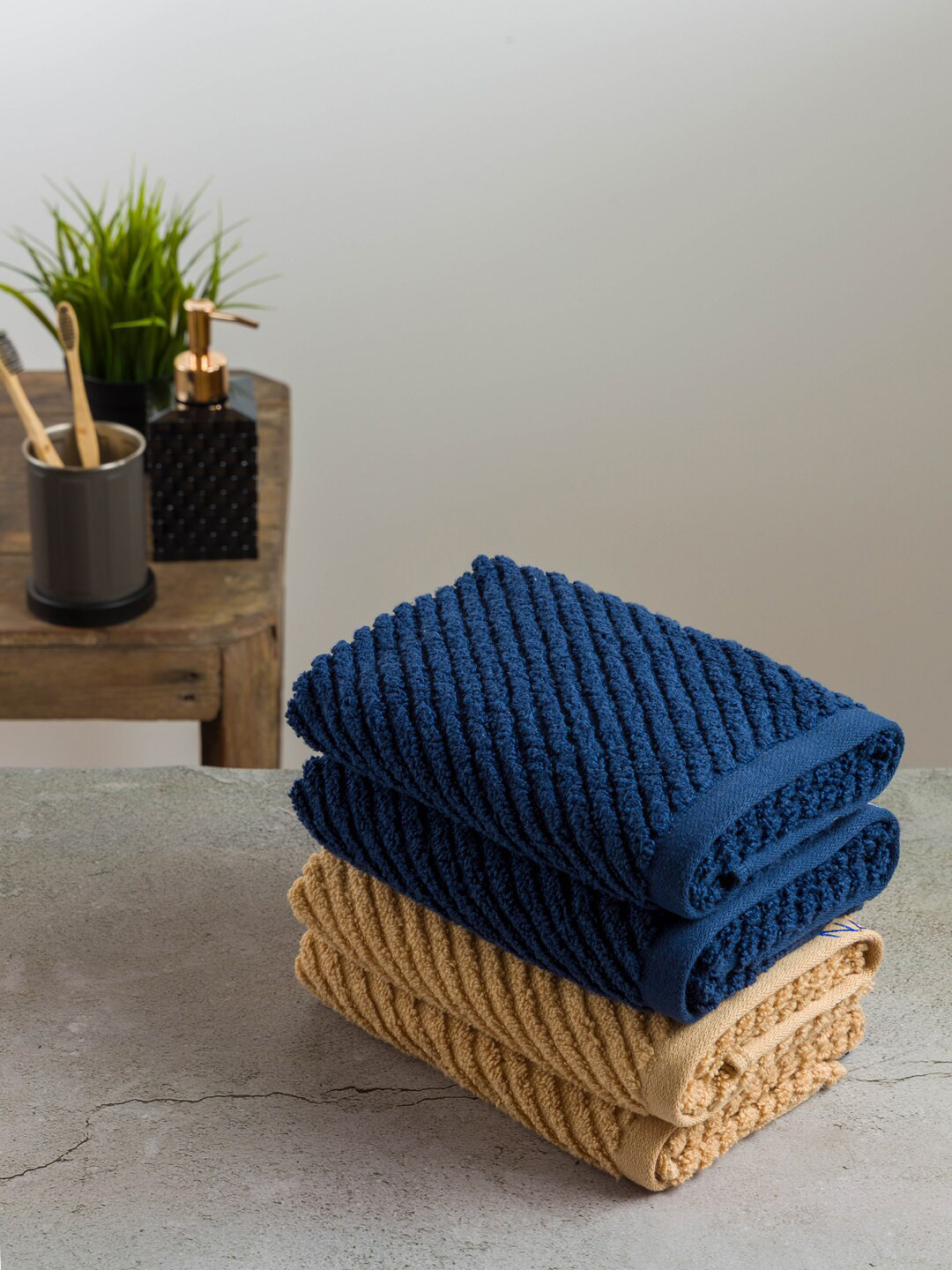 

Nautica Set of 4 Beige & Navy Blue Pure Cotton 600 GSM Hand Towels