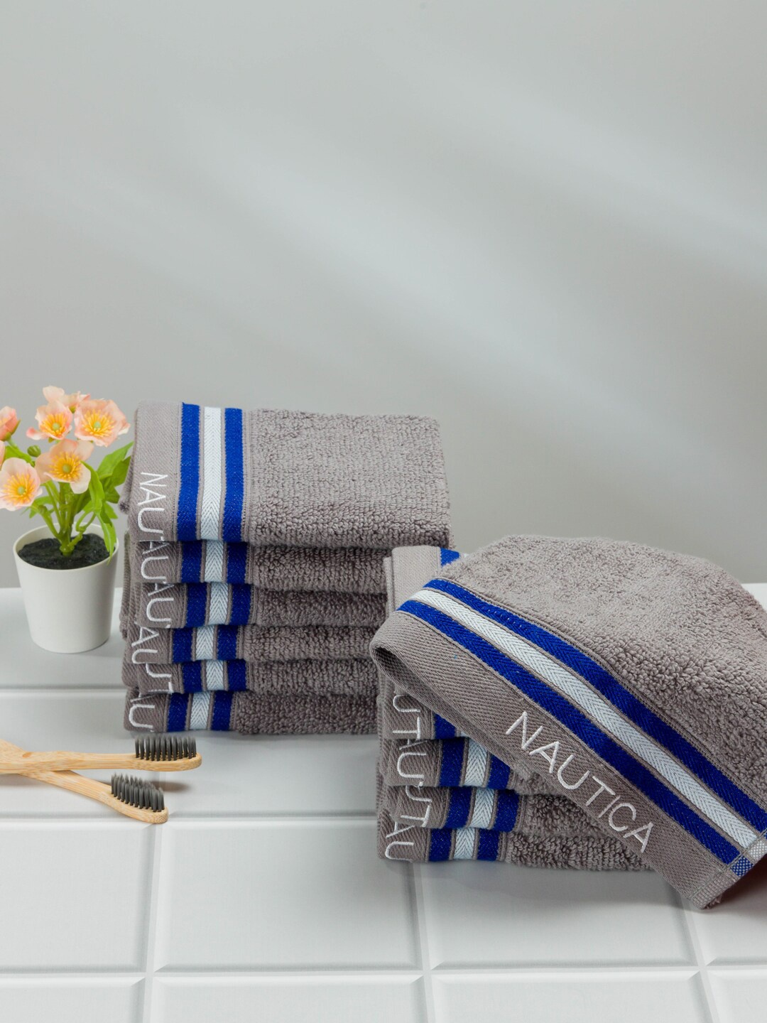 

Nautica Set Of 12 Grey Solid GSM 500 Face Towels