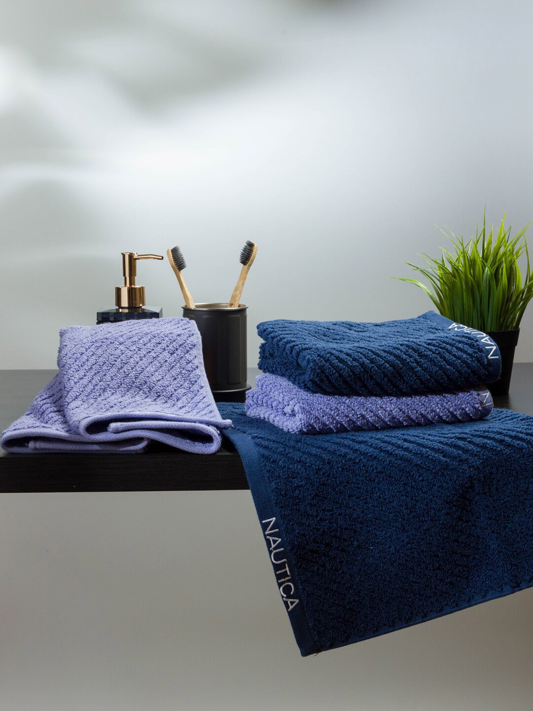 

Nautica Set Of 4 Solid Pure Cotton 600 GSM Hand Towels, Navy blue