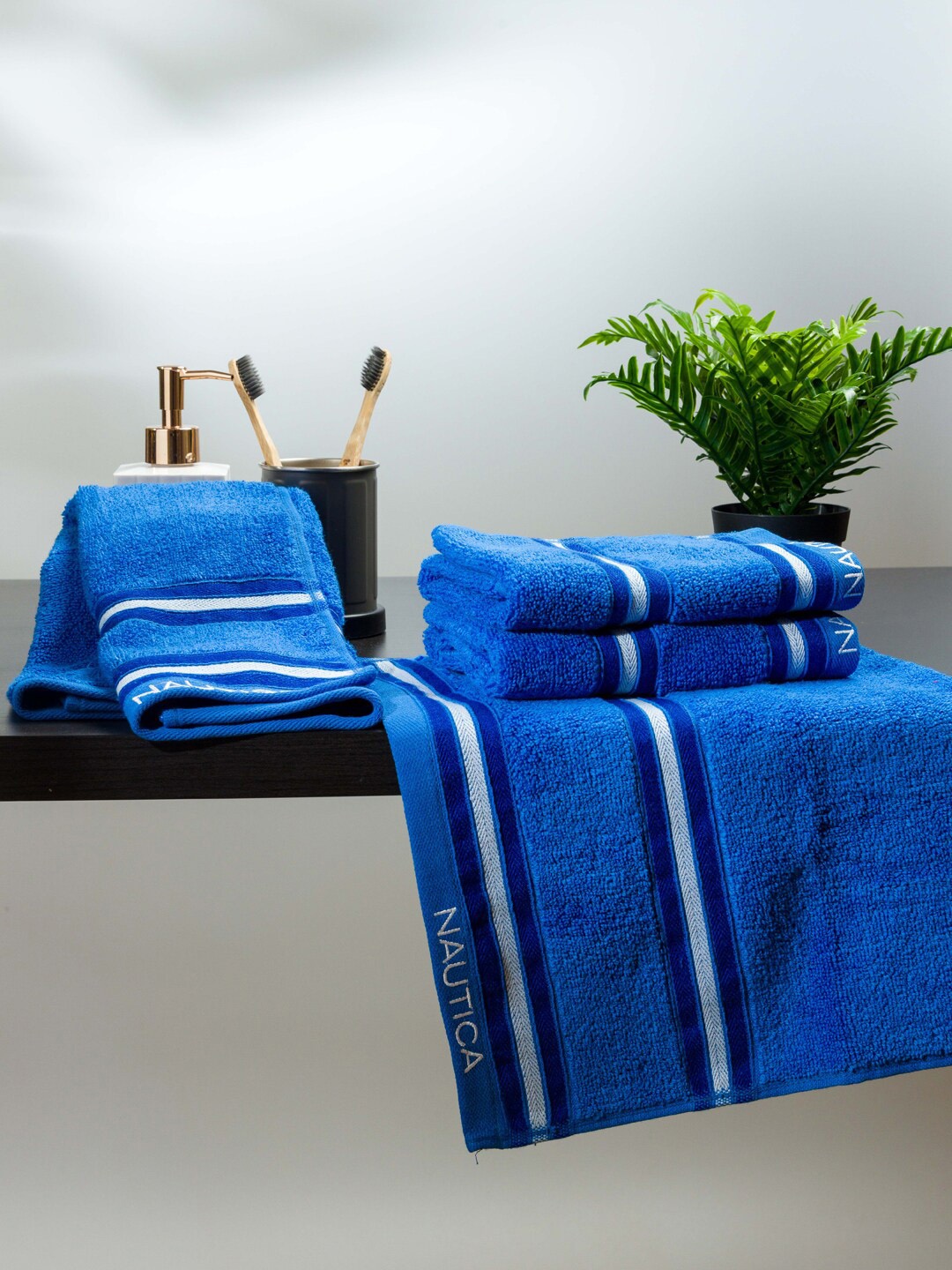 

Nautica Set Of 4 Blue Solid 500 GSM Pure Cotton Hand Towels