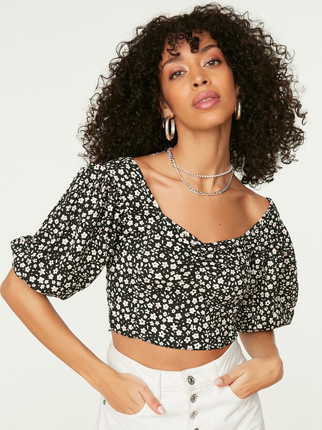 

Trendyol Black Floral Print Sweetheart Neck Crop Top