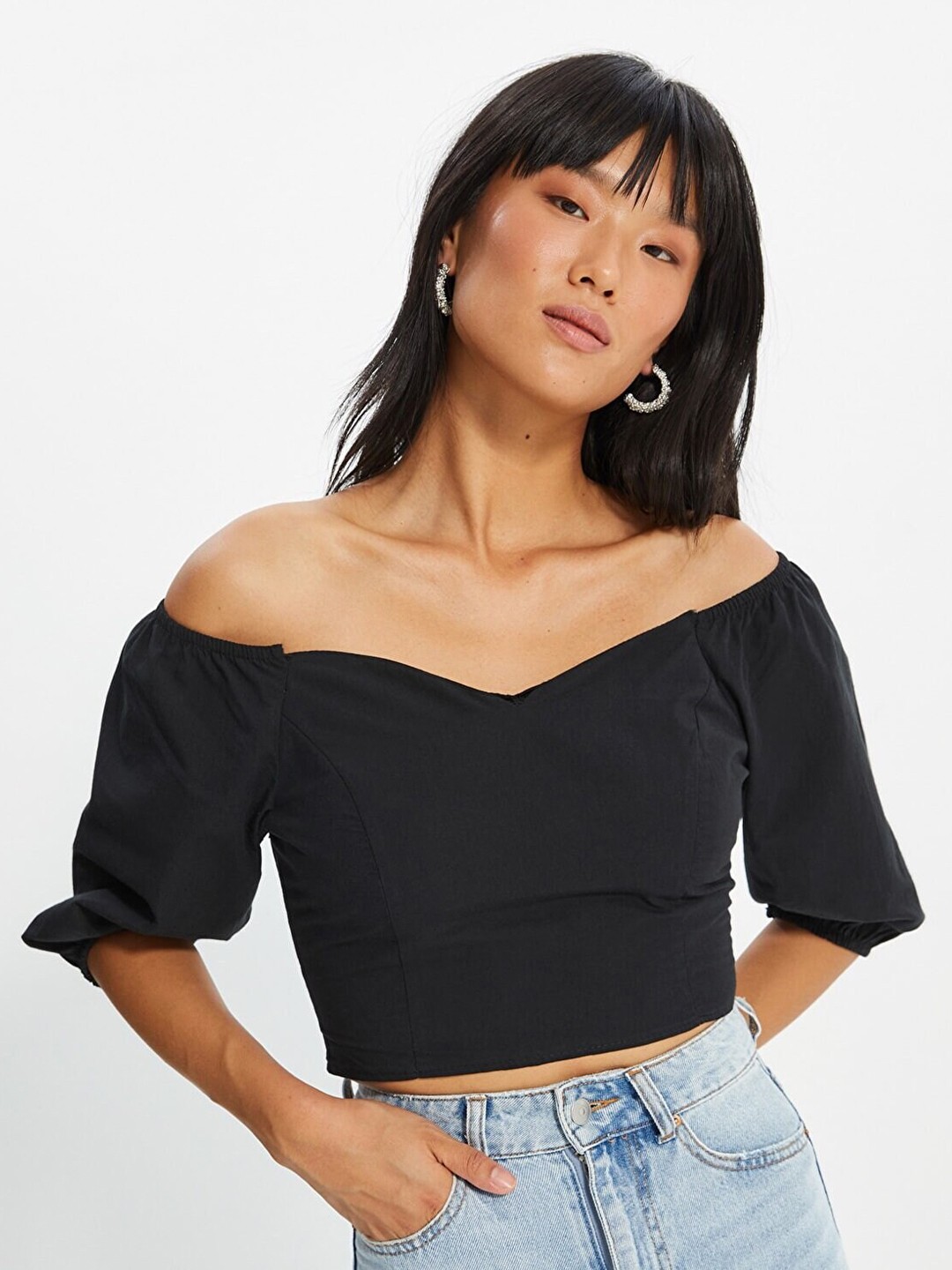

Trendyol Black Off-Shoulder Bardot Crop Top