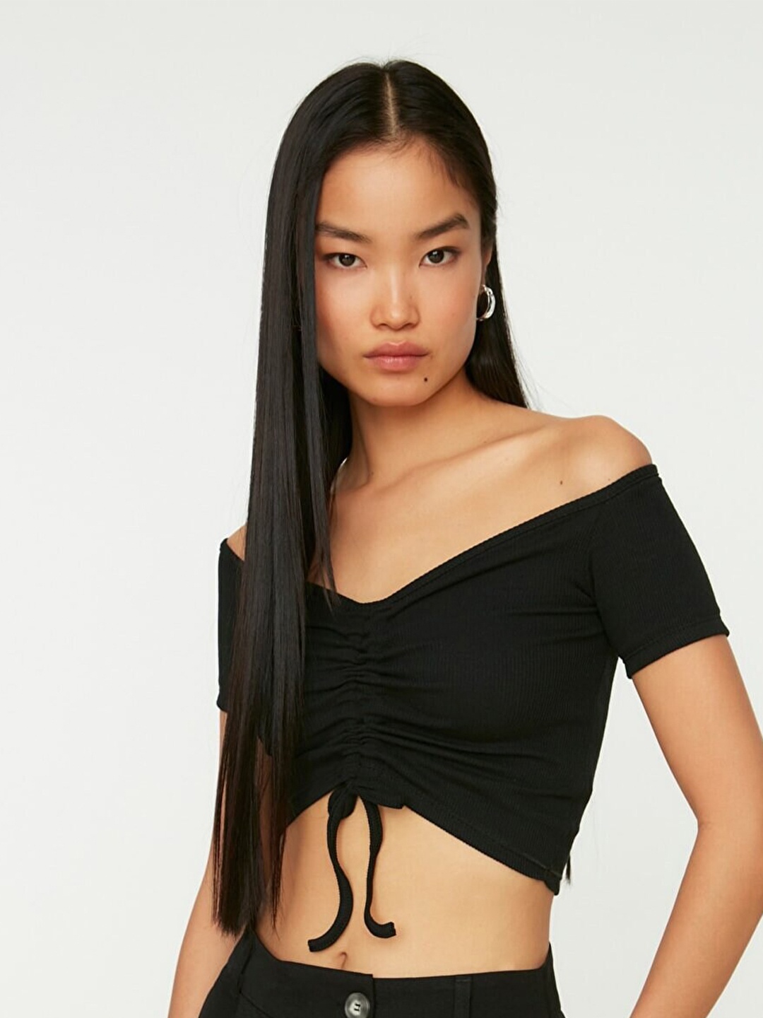 

Trendyol Black Off-Shoulder Bardot Crop Top