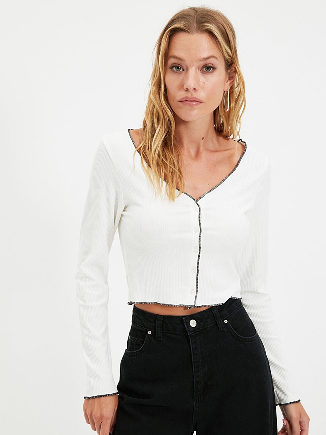 

Trendyol Off White Solid Crop Top