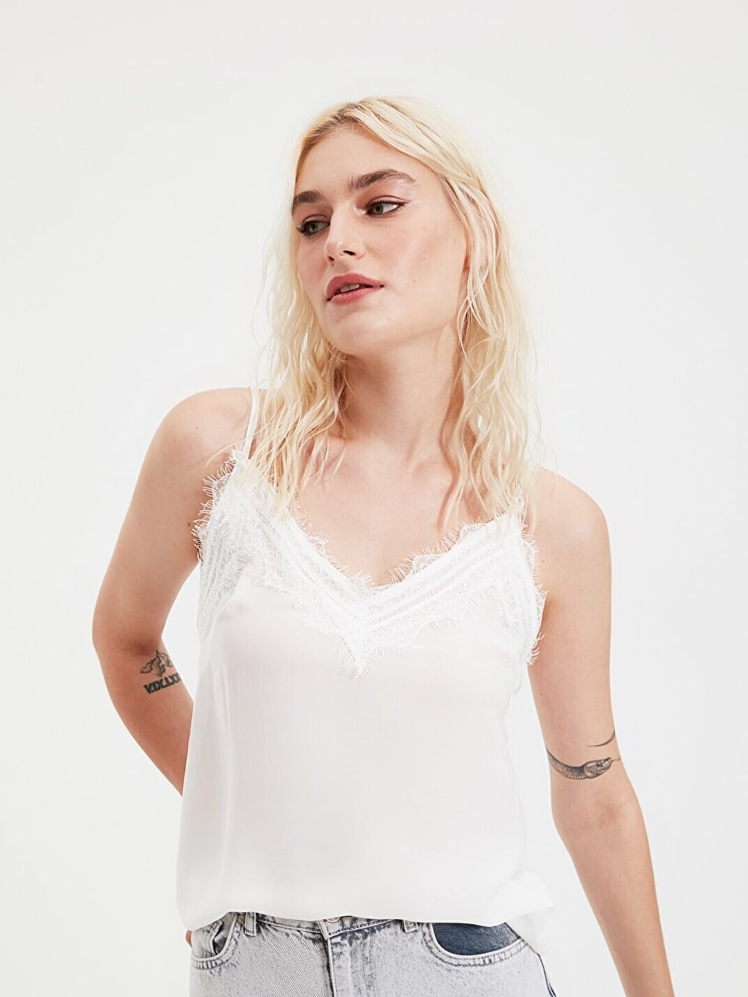 

Trendyol Off White Solid Crop Top