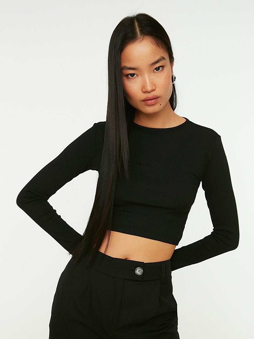 

Trendyol Women Black Solid Styled Back Crop Top