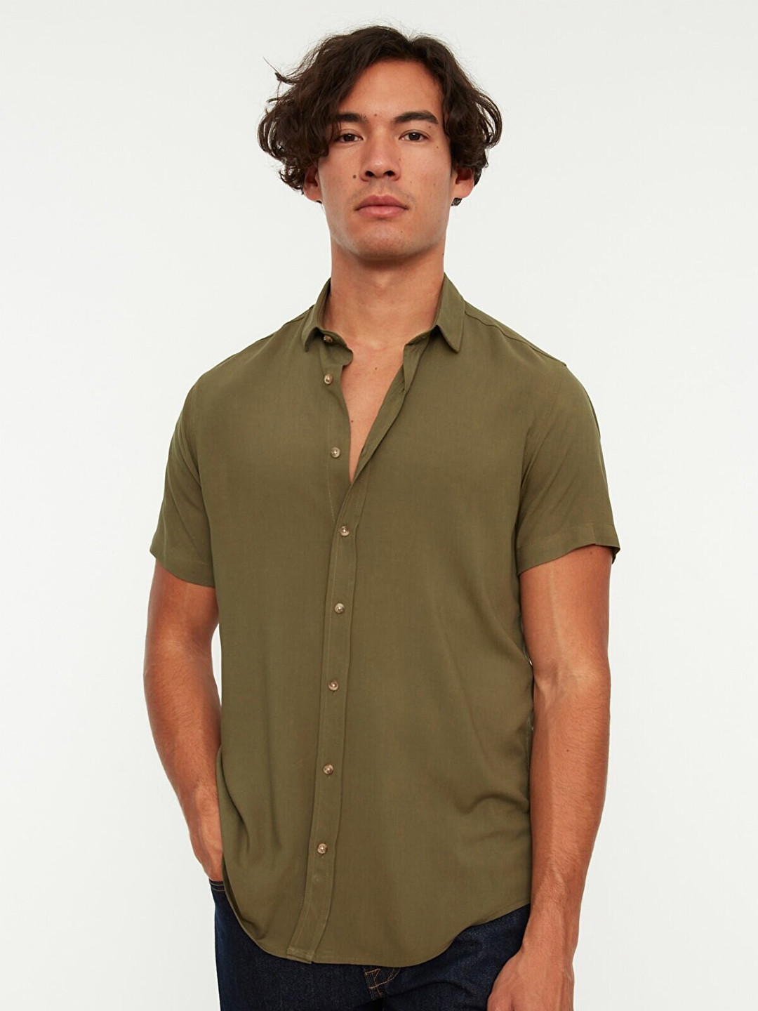

Trendyol Men Khaki Solid Contemporary Casual Shirt