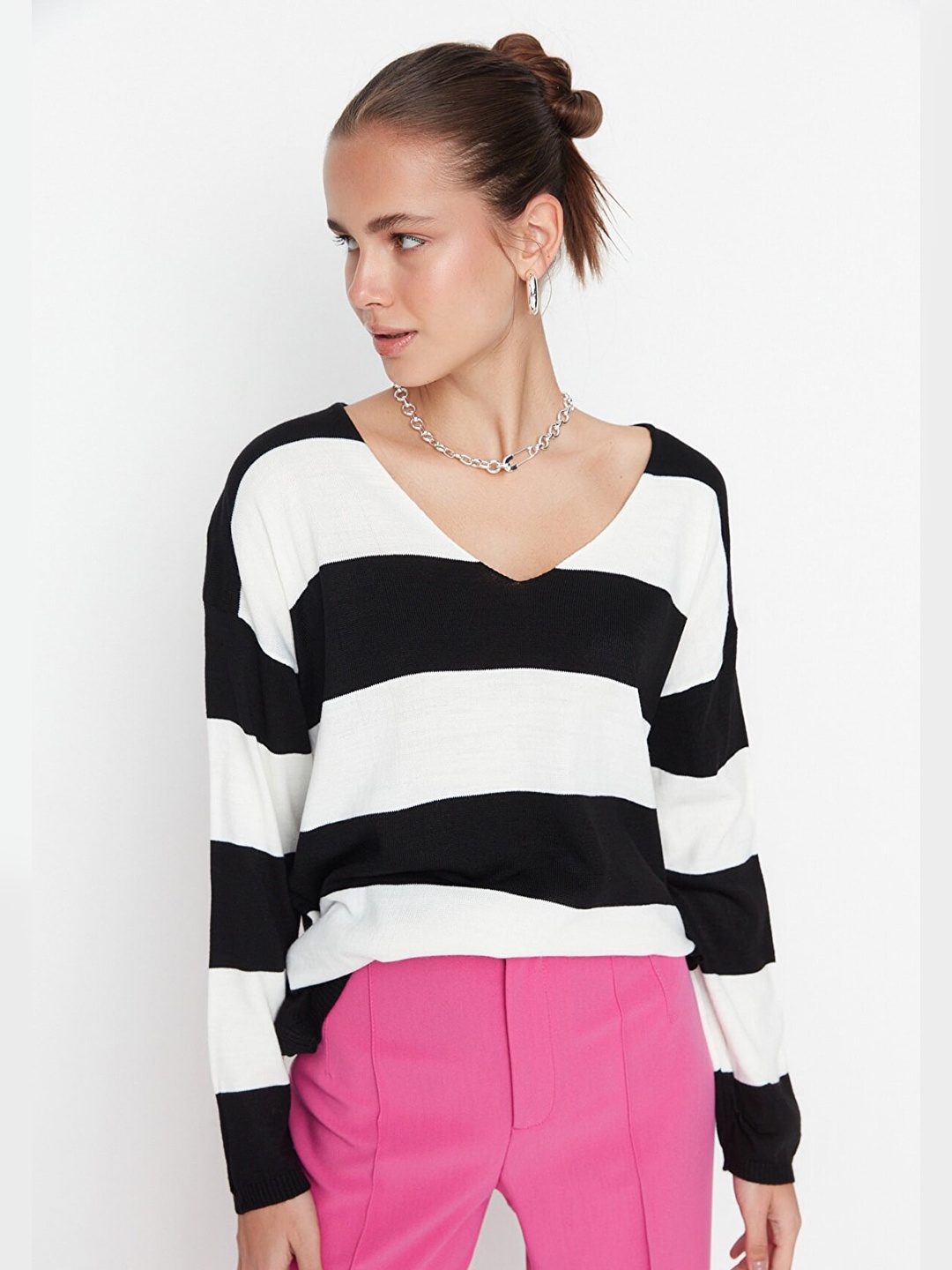 

Trendyol Women Black & White Colourblocked Acrylic Pullover