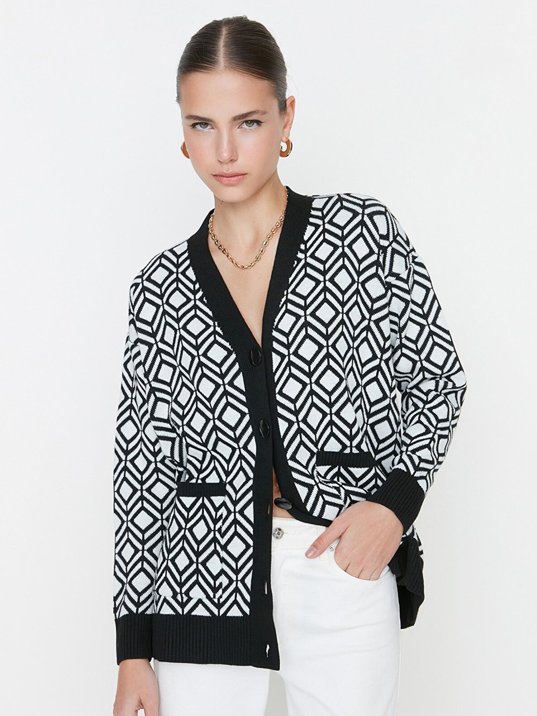 

Trendyol Women Black & White Checked Printed Cardigan