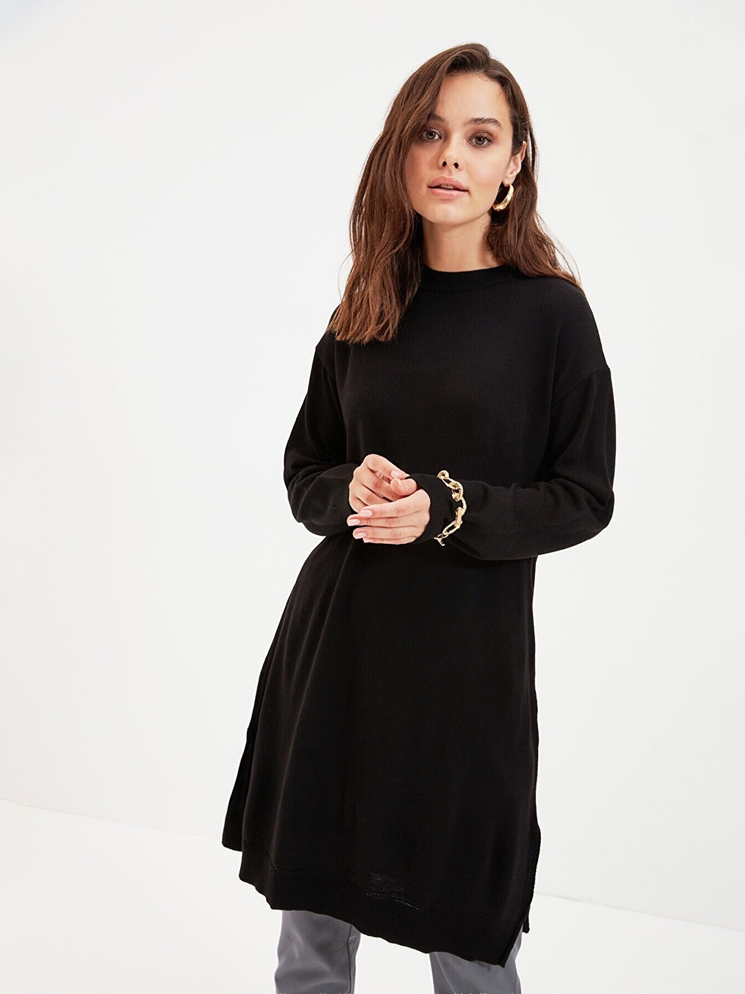 

Trendyol Women Black Solid Longline Pullover