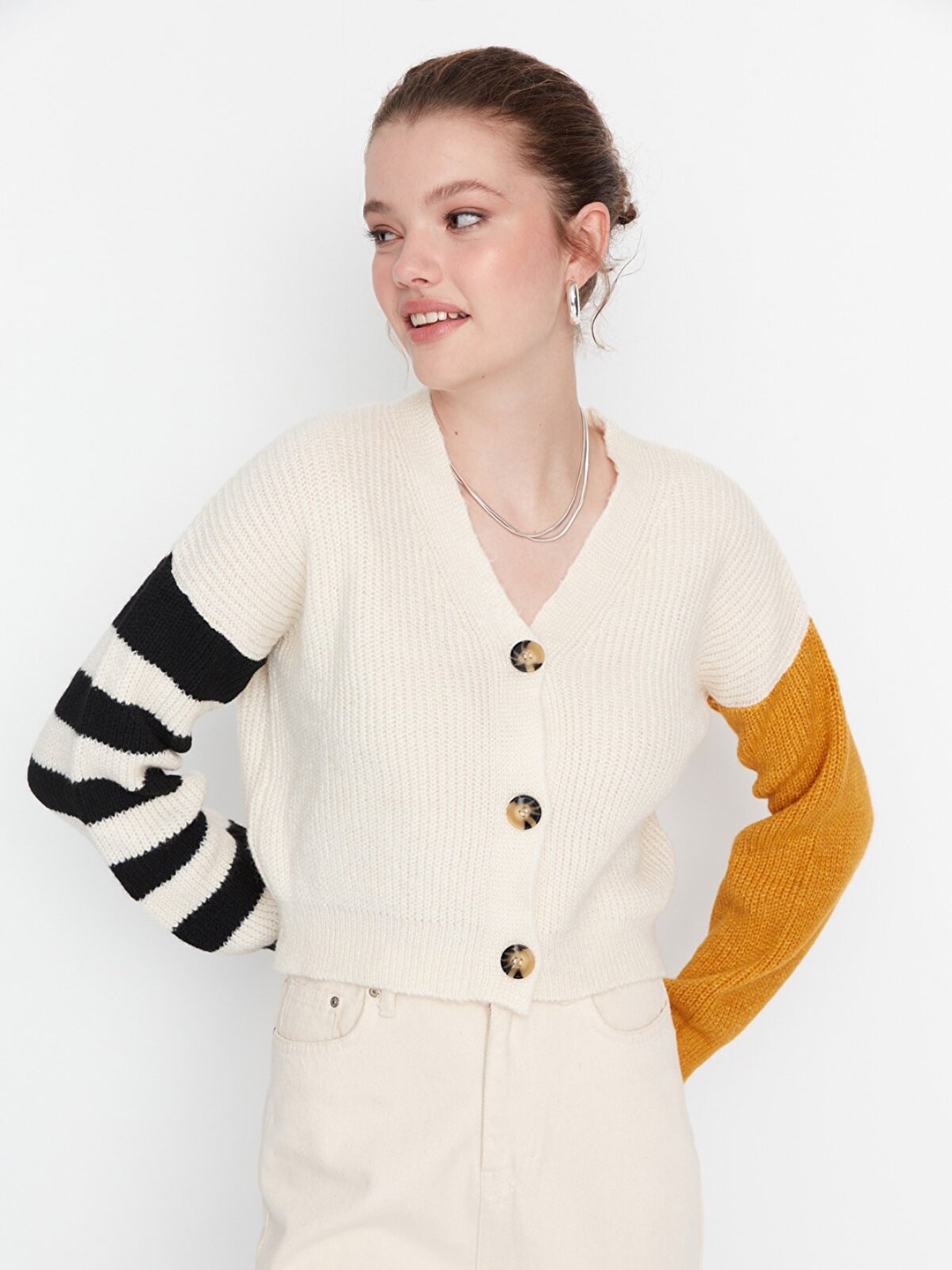 

Trendyol Women Off White & Black Striped Acrylic Cardigan