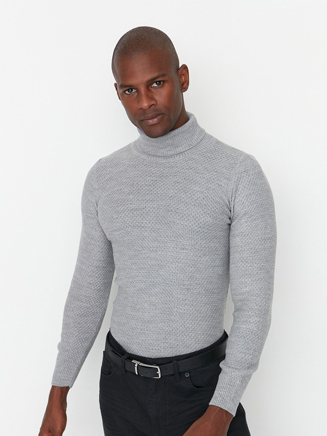 

Trendyol Men Grey Solid High Neck Cable Knit Pullover Sweater