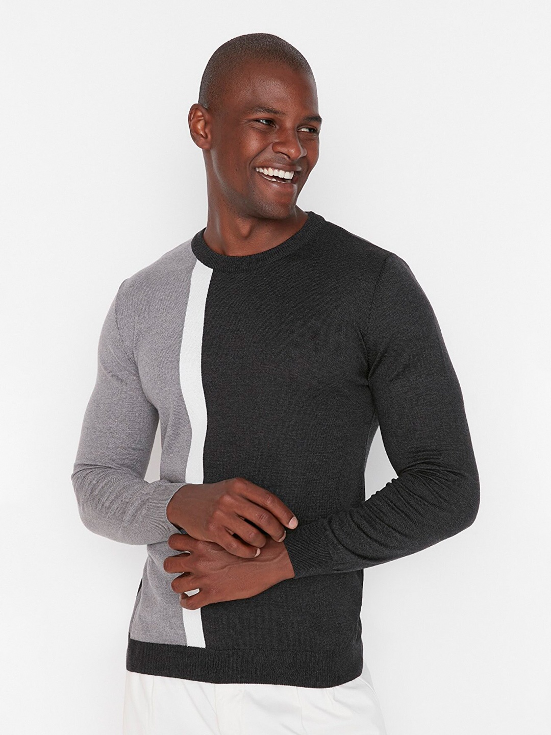 

Trendyol Men Charcoal & White Striped Sweater Vest