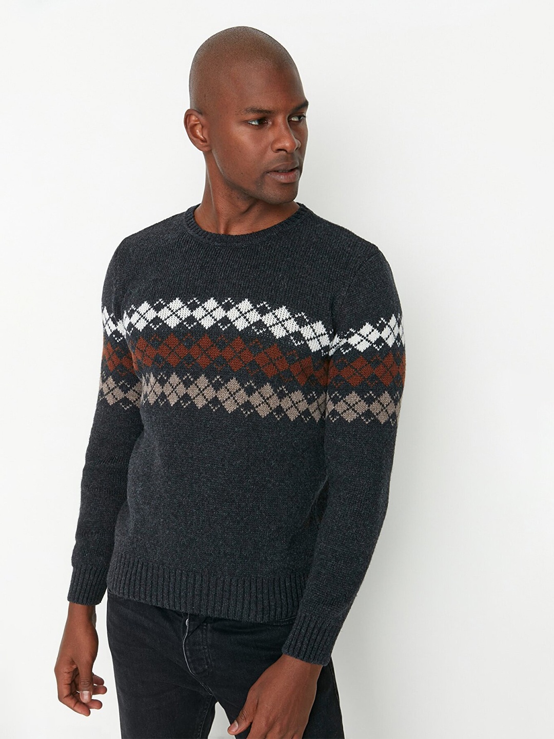

Trendyol Men Charcoal & White Pullover