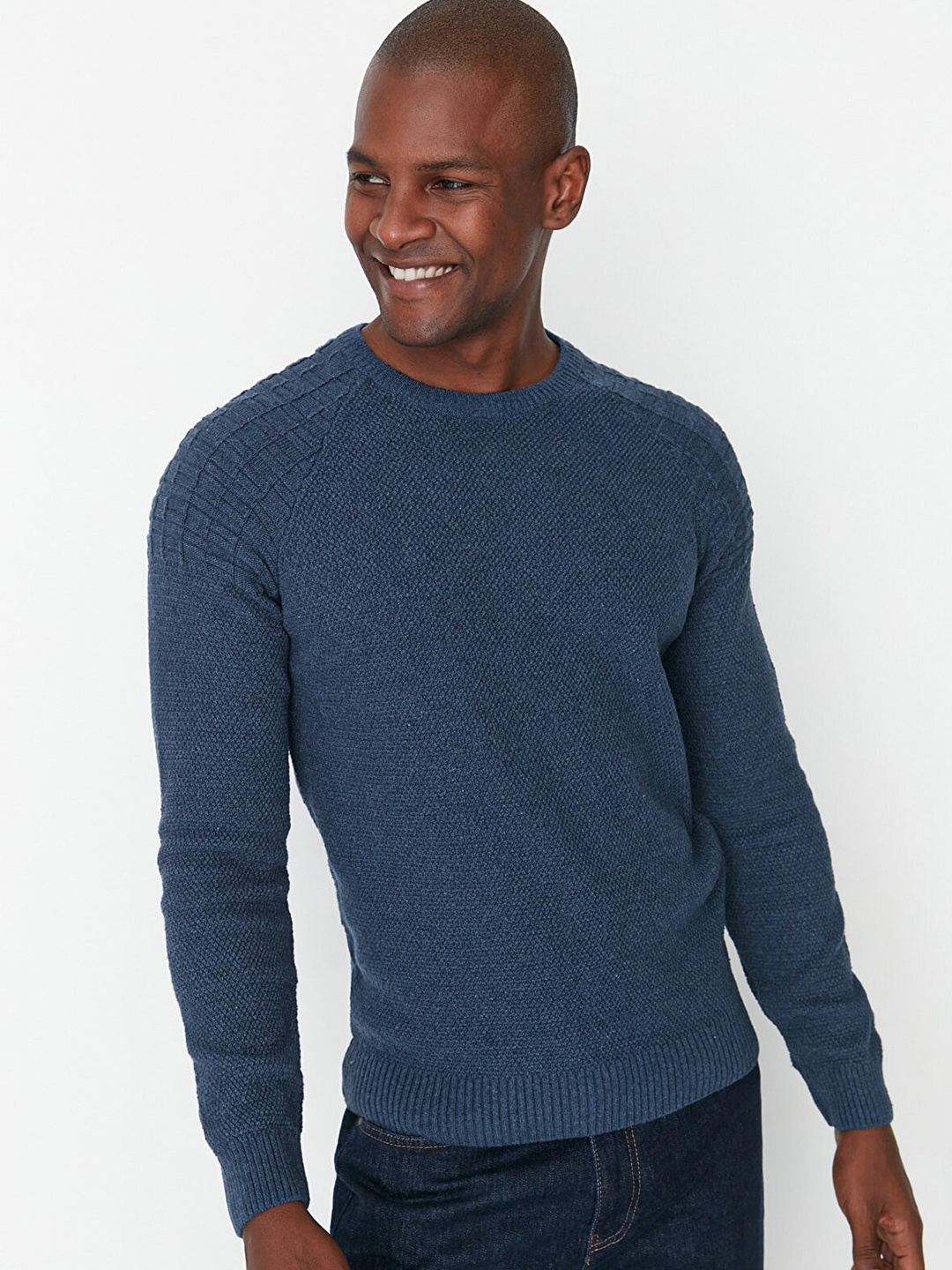 

Trendyol Men Blue Solid Pullover Sweater