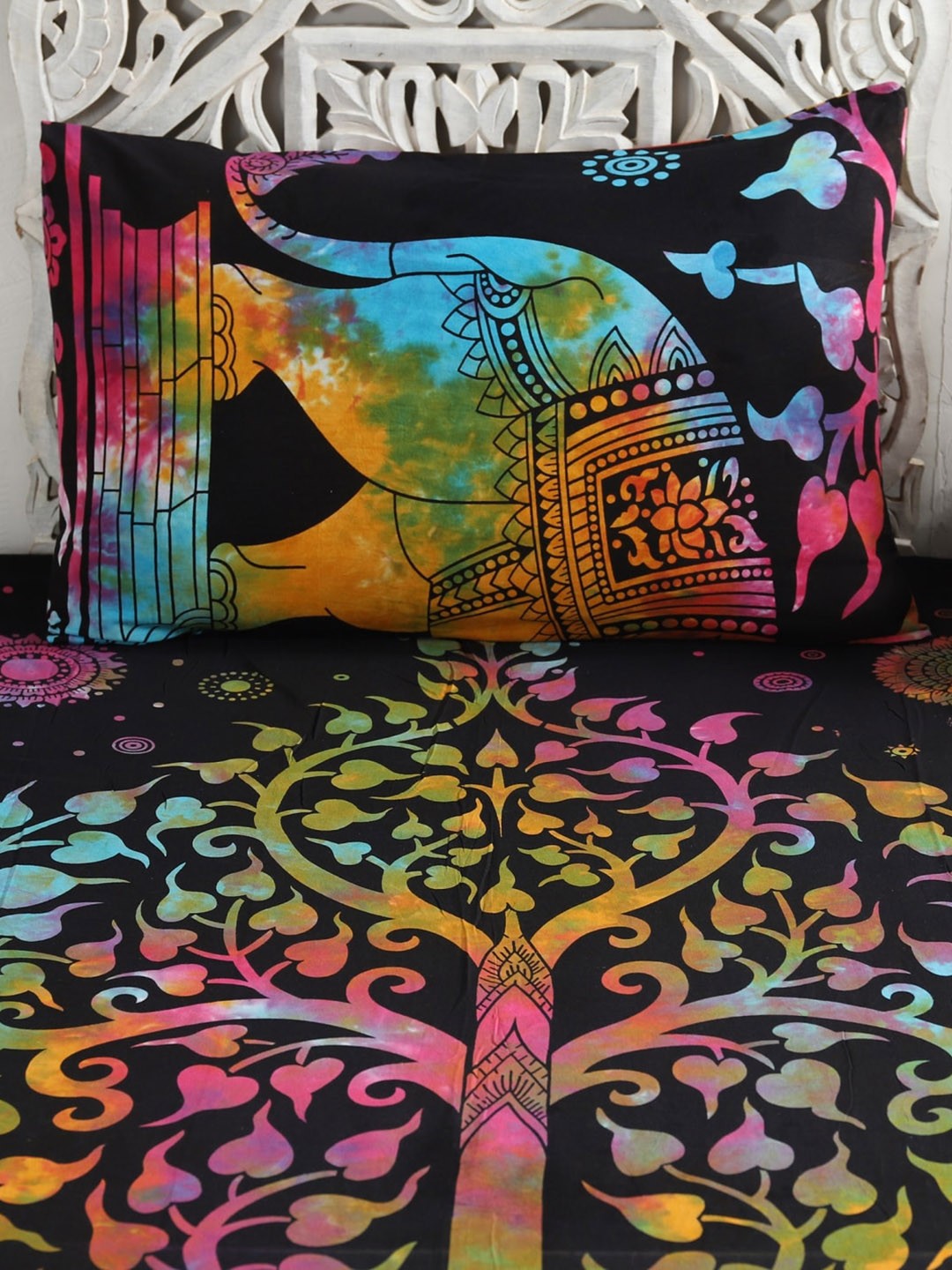 

HANDICRAFT PALACE Black & Green Ethnic Motifs 144 TC Single Bedsheet with 1 Pillow Covers