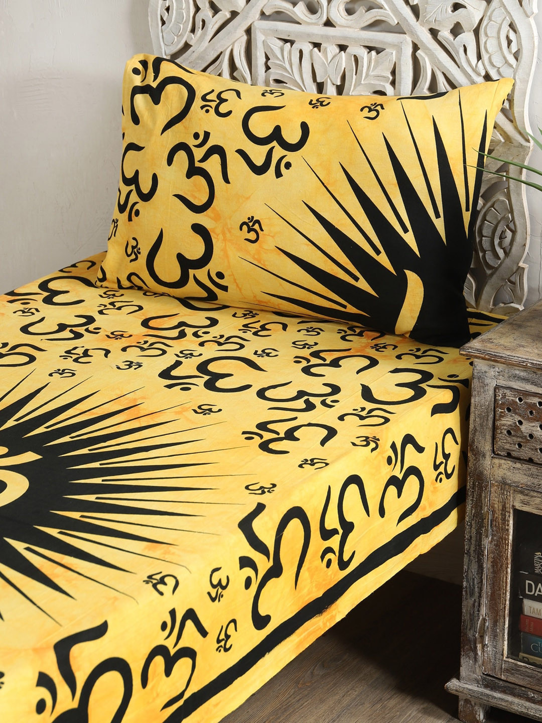 

HANDICRAFT PALACE Yellow & Black Ethnic Motifs 144 TC Single Bedsheet with 1 Pillow Cover