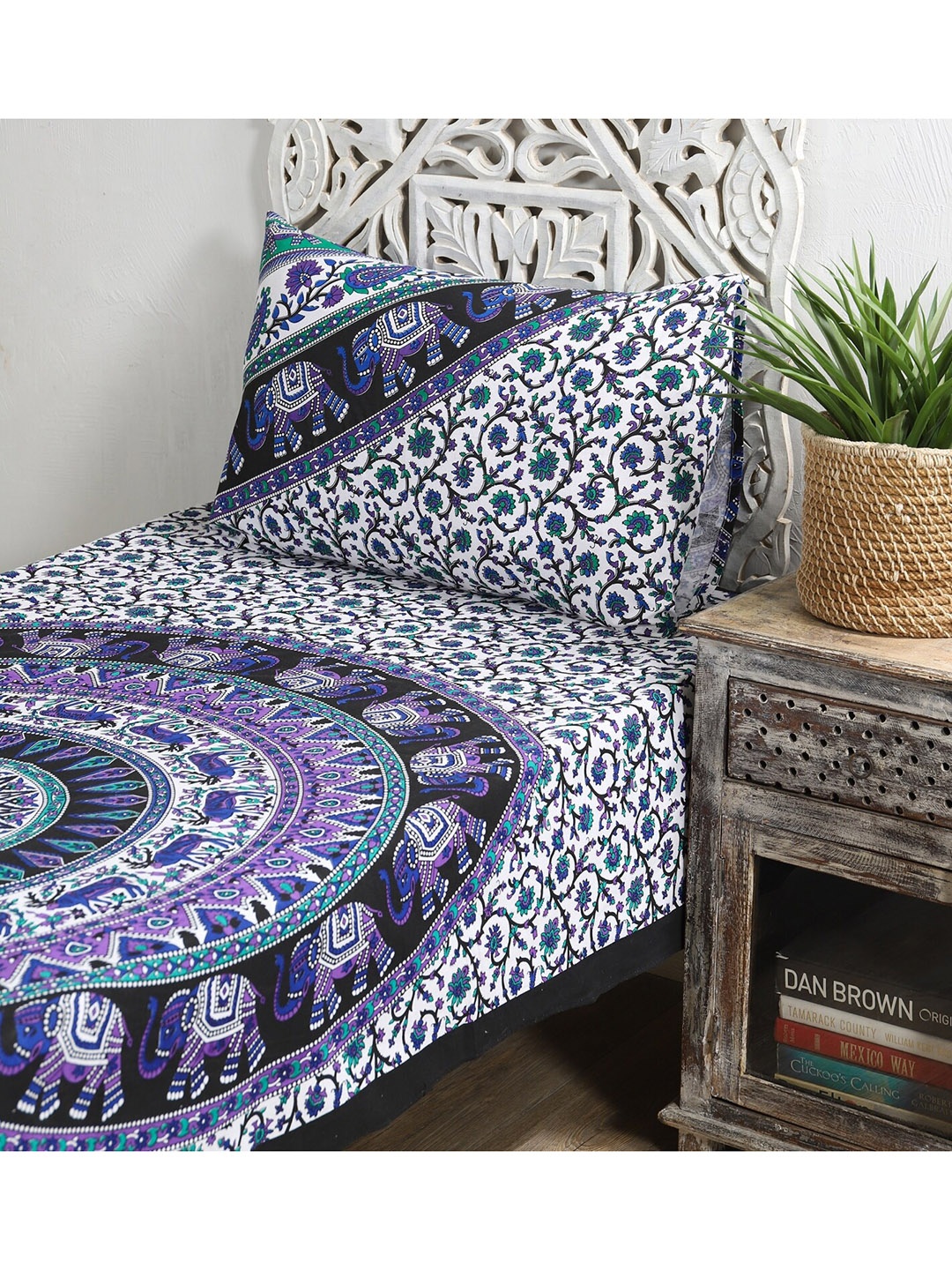 

HANDICRAFT PALACE White & Green Ethnic Motifs 144 TC Single Bedsheet with 1 Pillow Covers