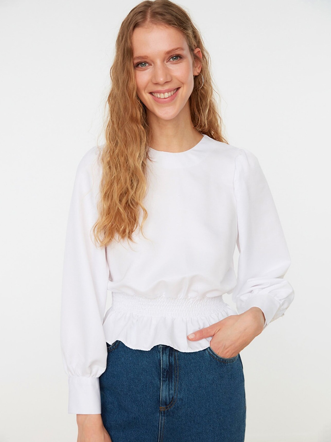 

Trendyol White Cinched Waist Top