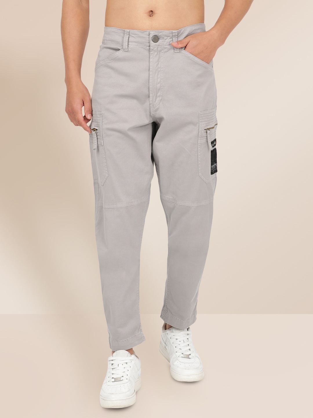 KRA Men Grey Slim Fit Oversized Pockets Cargos Trousers