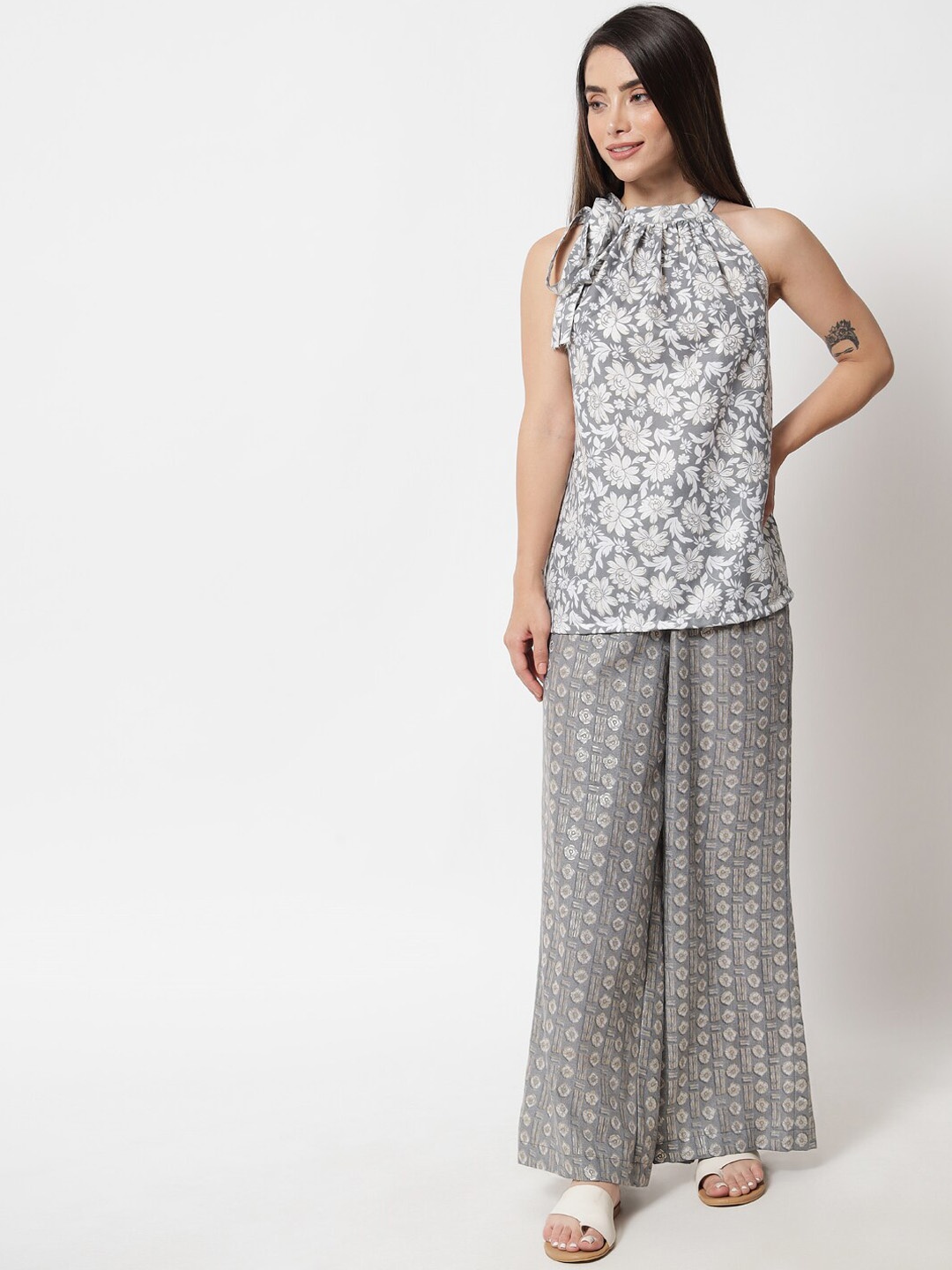 

9rasa Women Grey Floral Printed Co-Ords